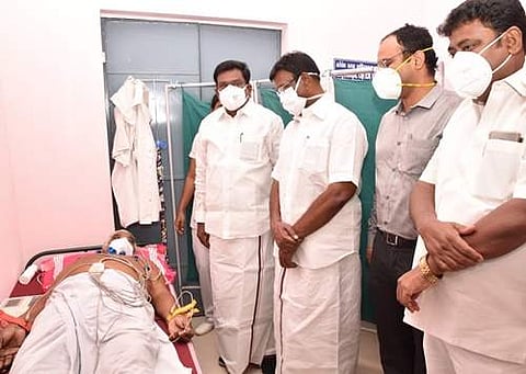 பூந்தமல்லி அருகே அனைத்து நவீன வசதியுடன் கூடிய சுகாதார நிலையத்தை பொதுமக்கள் பயன்பாட்டிற்காக தொடங்கிவைத்த பால்வளத்துறை அமைச்சர் சா.மு.நாசர்.