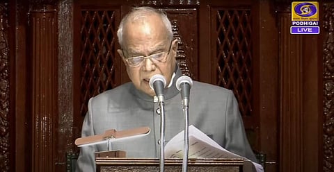 அரசுப் பணியில் தமிழர்களுக்கு முன்னுரிமை: ஆளுநர்