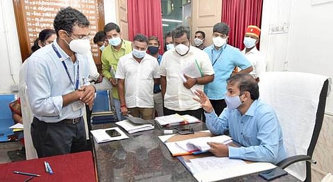 ஒசூா் வட்டாட்சியா் அலுவலகத்தில் நடைபெற்ற ஜமாபந்தி.