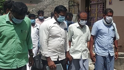 லஞ்சம்: வருவாய் ஆய்வாளா் கைது