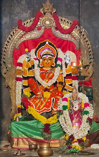 வருஷாபிஷேகத்தை முன்னிட்டு சிறப்பு அலங்காரத்தில் அருள்பாலித்த அம்பாள்.