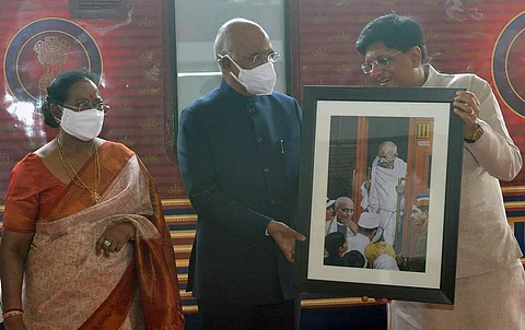 15 ஆண்டுகளுக்குப் பிறகு ரயிலில் பயணித்த முதல் குடியரசுத் தலைவா்