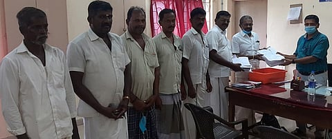 இலவச வீட்டுமனை கோரி அம்பை வட்டாட்சியரிடம் மனு