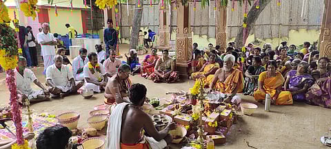 அருள்மிகு முத்தாரம்மன் திருக்கோயிலில் வருஷாபிஷேகத்தையொட்டி விமானத்துக்கு நடைபெற்ற கும்பாபிஷேகம்.