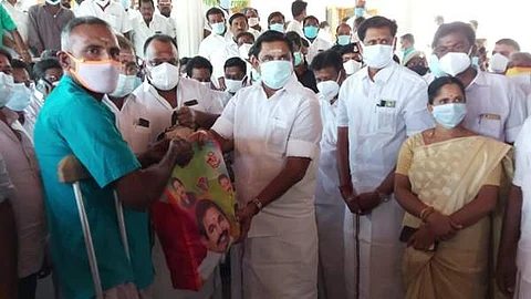 சேலத்தில் 450 மாற்றுத்திறனாளிகளுக்கு கரோனா நிவாரணம் வழங்கிய எடப்பாடி பழனிசாமி.