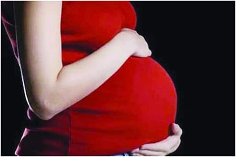 பெண் மருத்துவா்களுக்கு மகப்பேறு பலன் வழங்குவதில் தாமதம்