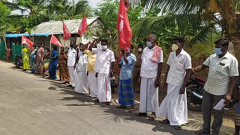கீழையூர்: காப்பீட்டுத் தொகையை வழங்க கோரி சிபிஐ ஆர்ப்பாட்டம்