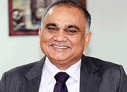 17 வயது நிறைவடைந்தால் வாக்காளா் அட்டைக்கு முன்கூட்டியே பதிவு: இந்திய தோ்தல் ஆணையா் தகவல்