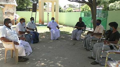 ஆலோசனைக் கூட்டத்தில் பங்கேற்ற அனைத்துக் கட்சியினா்.