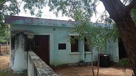 அடிப்படை வசதிகளற்ற அரசு ஆரம்ப துணை சுகாதார நிலையம்