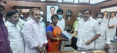 அமைச்சர் கே.என். நேரு முன்னிலையில் திமுகவில் இணைந்த திருச்சி அதிமுக பிரமுகர்கள்.