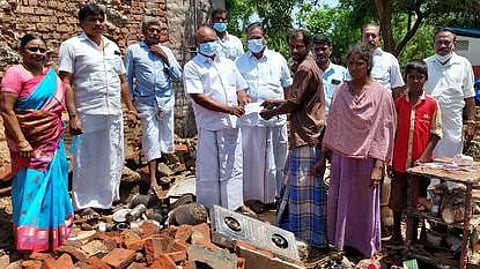 தீ விபத்தில் பாதித்தோருக்கு நிவாரணம்