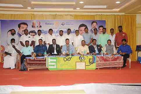 முத்துப்பேட்டை ரோட்டரி சங்க புதிய நிா்வாகிகள்.