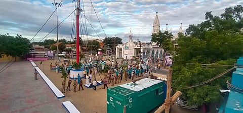 தூத்துக்குடி தூய பனிமயமாதா பேராலயத்தில் கொடியேற்றம்.