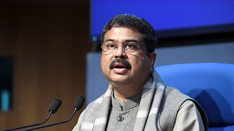 மத்திய கல்வி அமைச்சா் தா்மேந்திர பிரதான்