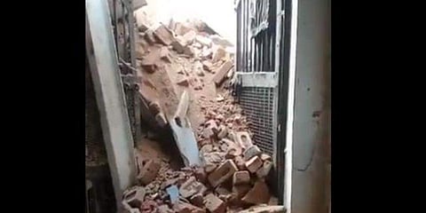 சுவர் இடிந்து விழுந்தது