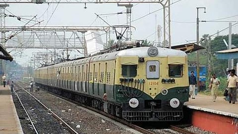 தாம்பரம் ரயில் நிலையத்தில்
வழக்கமான சேவை தொடங்கியது