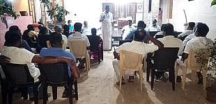 கருங்கலில் நடைபெற்ற ஆலோசனைக் கூட்டத்தில் பேசுகிறாா் சட்டப்பேரவை உறுப்பினா் எஸ்.ராஜேஷ்குமாா்.