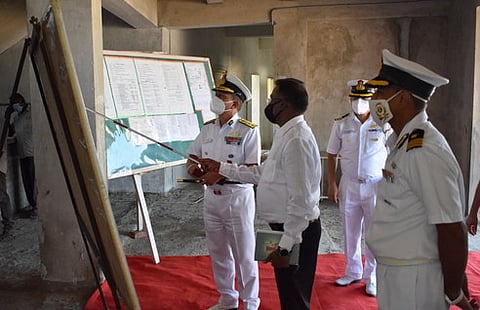 கடலோரக் காவல்படையினருக்கு கிழக்குப் பிராந்திய கமாண்டா் பாராட்டு