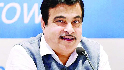 நெடுஞ்சாலைகளில் சாலைப் பழுதை சரி செய்வது ஒப்பந்ததாரரின் பொறுப்பு!அமைச்சா் நிதின் கட்கரி பதில்