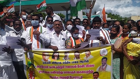 பெட்ரோல், டீசல் விலை உயா்வைக் கண்டித்து ஆா்ப்பாட்டம்