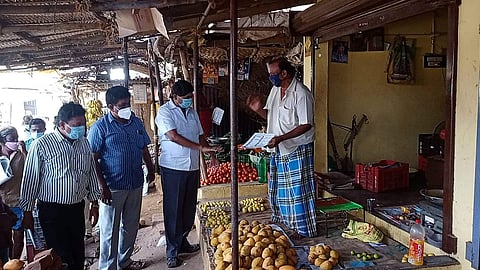 உசிலம்பட்டியில் நகராட்சி சார்பில் துண்டு நோட்டீஸ் வழங்கி விழிப்புணர்வு