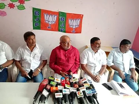 திருப்பூரில் ஞாயிற்றுக்கிழமை நடைபெற்ற செய்தியாளர்கள் சந்திப்பில் பேசுகிறார் முன்னாள் எம்.பி.யும், கேரள மாநில பாஜக பொறுப்பாளருமான சி.பி.ராதாகிருஷ்ணன்.