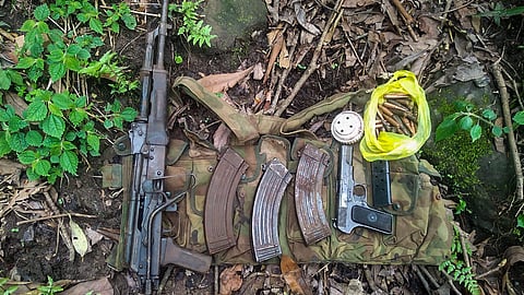 ஆயுதங்கள் பறிமுதல்