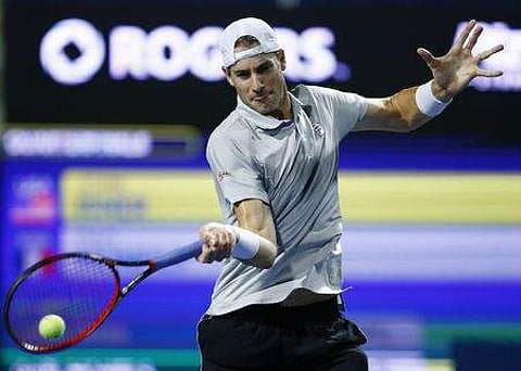 ரோஜா்ஸ் கோப்பை டென்னிஸ் : மான்ஃபில்ஸை வெளியேற்றினாா் ஐஸ்னா்