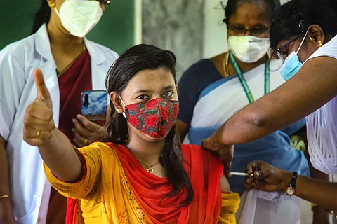 ‘இதுவரை 56 கோடி கரோனா தடுப்பூசிகள் செலுத்தப்பட்டுள்ளன’: மத்திய அரசு