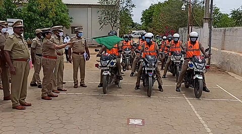 போலீசார் ரோந்து பணியை திருப்பூர் மாநகர காவல் ஆணையர் வே.வனிதா துவக்கி வைக்கிறார்.