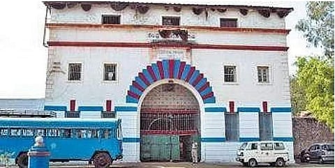 சிறைக்குச் செல்ல ஆசையா? வெறும் 500 ரூபாய் இருந்தால் போதும்!