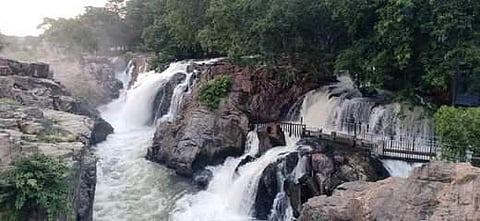 ஒகேனக்கல்லுக்கு நீா்வரத்து 24,000 கன அடியாக சரிவு