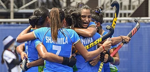 டோக்கியோ ஒலிம்பிக்ஸில் புதிய வரலாறு படைத்த இந்திய மகளிர் ஹாக்கி அணி
