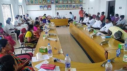 இளையான்குடியில் வியாழக்கிழமை நடைபெற்ற ஒன்றியக்குழுக் கூட்டம்.