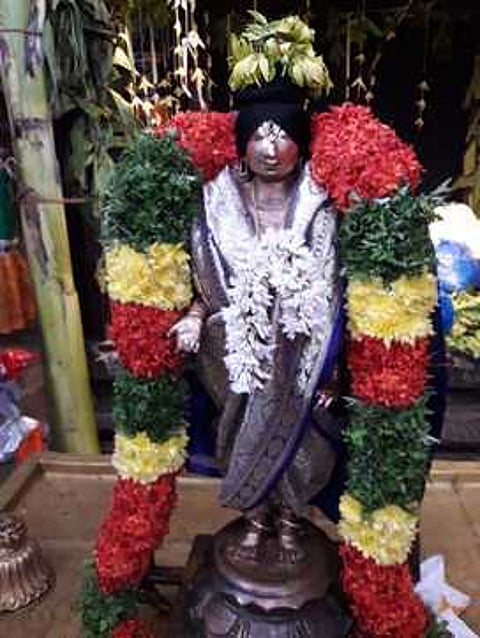 பவித்ர உற்சவத்தையொட்டி அழகா் கோவிலில் வியாழக்கிழமை பட்டு நூல் சாற்றப்பட்டு சிறப்பு அலங்காரத்தில் காட்சியளித்த சுந்தரராஜப் பெருமாள்.