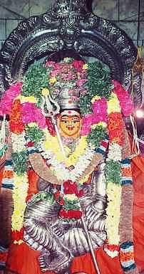 திருப்பத்தூா் பூமாயி அம்மன் கோயிலில் வரலட்சுமி பூஜையையொட்டி வெள்ளிக்கிழமை சிறப்பு அலங்காரத்தில் அருள்பாலித்த அம்மன்.