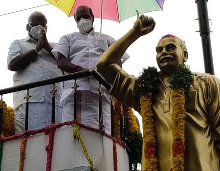 ப.ஜீவானந்தம் சிலைக்கு மரியாதை