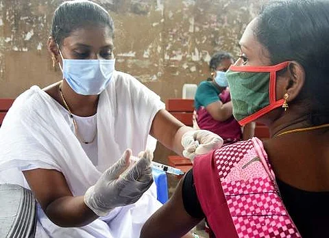 நாட்டில் குறைந்து வரும் தொற்று பாதிப்பு: புதிதாக 34,457 பேருக்கு தொற்று: 375 பேர் பலி