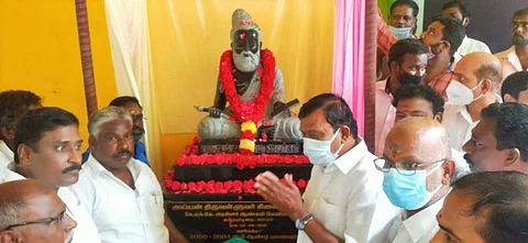 கும்மிடிப்பூண்டி கே.எல்.கே. அரசு ஆண்கள் மேல்நிலைப்பள்ளியில் திருவள்ளுவர் சிலை திறப்பு விழா