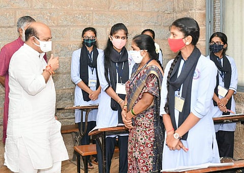 கர்நாடகத்தில் பள்ளிகள் திறப்பு - மாணவர்களிடம் உரையாடிய முதல்வர்