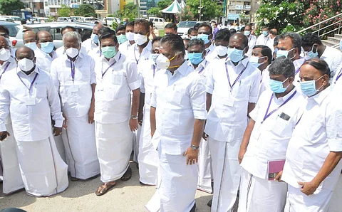 அதிமுக எம்.எல்.ஏ.க்கள் வெளிநடப்பு(கோப்புப்படம்)