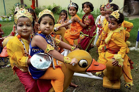 ஸ்ரீ கிருஷ்ணரின் திருவிளையாடல்கள்