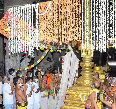 ஸ்ரீவில்லிபுத்தூர் ஆண்டாள் கோவில் ஆடிப்பூர திருவிழா கொடியேற்றத்துடன் துவங்கியது