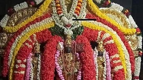 ரத்தினகிரி பாலமுருகன் கோயிலில் தங்கக் கவச சிறப்பு அலங்காரத்தில் சுவாமி.