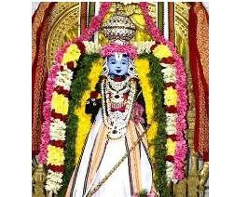 சங்ககிரியை அடுத்த நாட்டாம்பாளையத்தில் உள்ள அருள்மிகு அங்காளபரமேஸ்வரி அம்மன் கோயில் வளாகத்தில் உள்ள ஸ்ரீ கண்ணபிரானுக்கு கோகுலாஷ்டமியையொட்டி திங்கள்கிழமை செய்யப்பட்டிருந்த சிறப்பு அலங்காரம்.