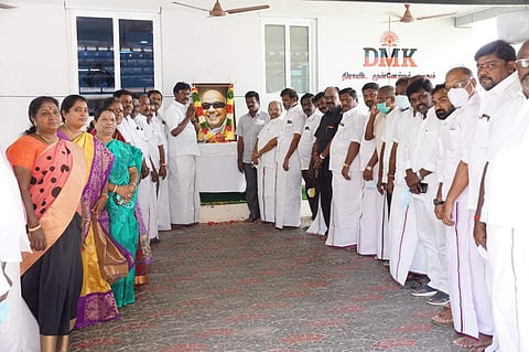 கருணாநிதி நினைவு நாள்: திருச்சியில் மரியாதை