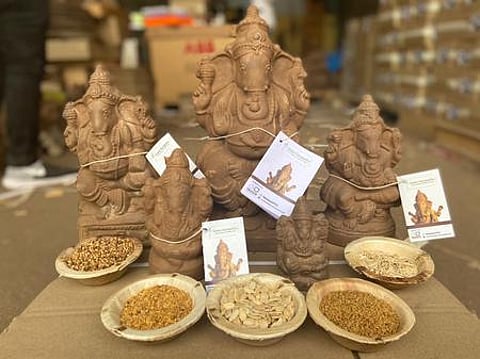 தானியம், காய்கறிகளால் தயாரிக்கப்பட்ட விநாயகா் சிலைகள்.