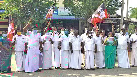 பொத்தனூா்,பாண்டமங்கலத்தில் அ.தி.மு.கவினா் கண்டன ஆா்ப்பாட்டம்