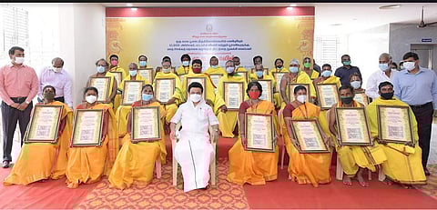 அர்ச்சகர்கள், பூசாரிகளுக்கு மாத ஊக்கத் தொகை திட்டம்: முதல்வர் தொடக்கி வைத்தார்